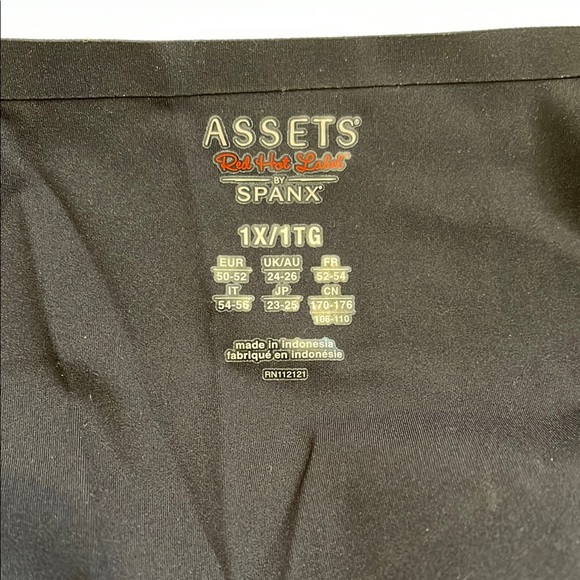 Assets by Spanx Red Hot Label Black Seamless Shapewear Bodysuit - Picture 8 of 10